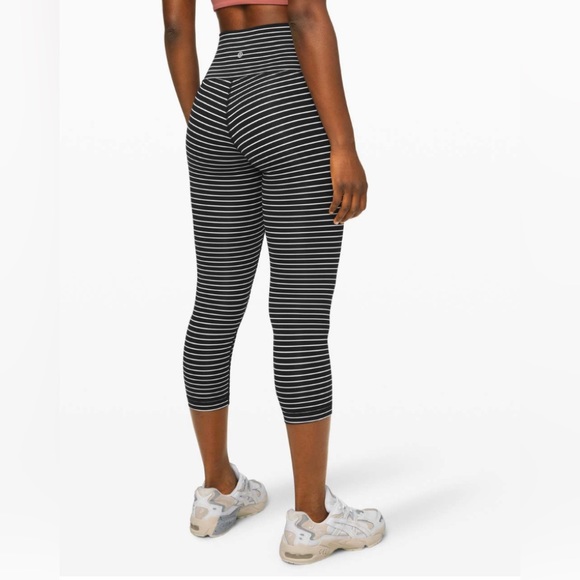 🍋 Lululemon Wunder Under Crop (High-Rise) *Luxtreme 21” - Picture 7 of 11